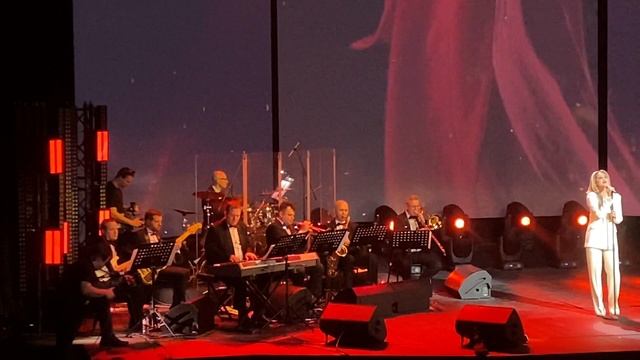 Высоцкий-лучшее. Аглая Шиловская и оркестр Максима Пиганова «Камнем грусть» смотреть онлайн