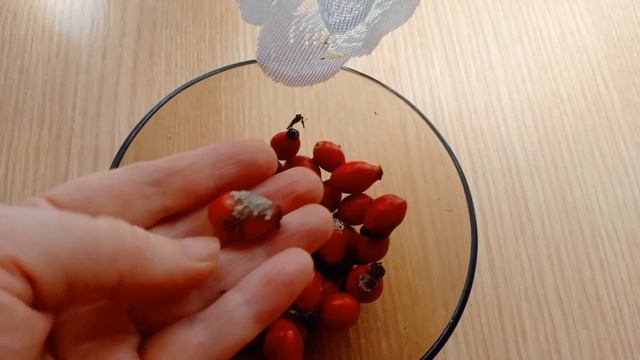 Персик пострадал. Сшила кроватку Чипе. Вкусный обед.