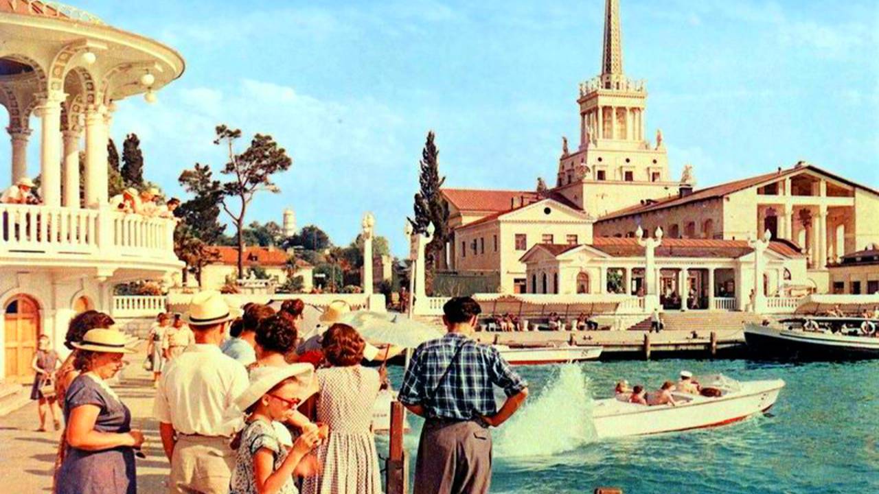 Сочи.Прогулка по набережной морского вокзала города Сочи . Классный музыкальный фильм. смотреть онлайн