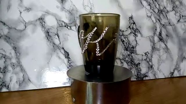 Стеклянная ваза с инициалом стразами смотреть онлайн