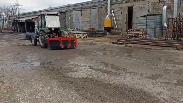 ТракторЦентр Липецк растягиваем лужу щёткой. Тест навески. смотреть онлайн