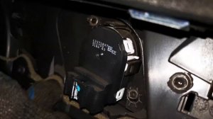 Как снять замок водительской двери Opel Meriva B ?  Купил Б.У.замок от авто с Англии,есть проблемы.