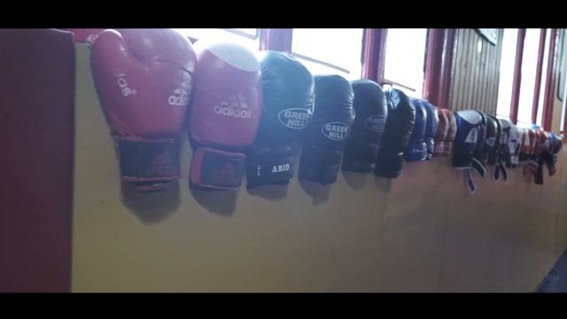 ЖИЗНЬ одной ПТИЦЫ : ВТОРОЕ Я , ПРЕД ПОКАЗ ,РЕКЛАМА СПОРТ КЛУБА смотреть онлайн