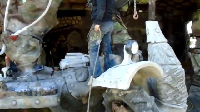 как  сделать  декоративный  камень  скалу .  обзор  покраски  скал  забора.