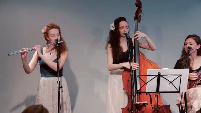 Amelie Acoustic Trio - L.O.V.E. смотреть онлайн