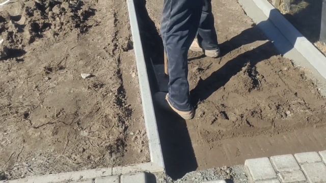 Тротуарна доріжка 1 частина Монтаж бордюра @Yakisne_budivnytstvo #яmaster#будівництво#будівельник смотреть онлайн