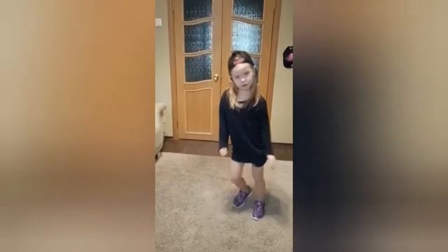 Сеструха жёт ХИП ХОП (5 лет!) смотреть онлайн