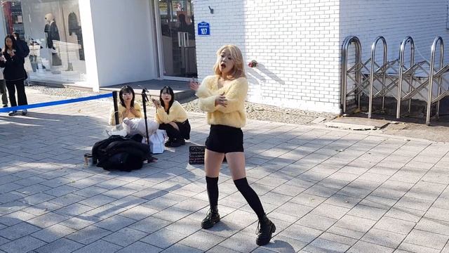 20231118 hongdae busking 홍대 직장인 미녀댄스팀 투유(TOYOU) 버스킹 02 - ITZY(있지) “CAKE” смотреть онлайн