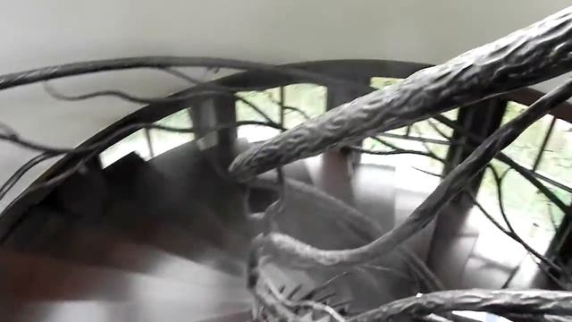 Лестница. Бетонный марш, деревянные ступени, зашивка (дуб), кованное ограждение. смотреть онлайн