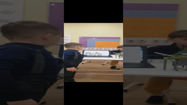 робот и его чертеж.mp4 смотреть онлайн