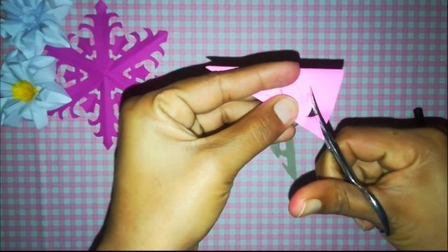 ✂️ DIY Paper Snowflakes Tutorial: Learn to cut the Snowflake Shapes! ❄️ #diy #paperfoldingart смотреть онлайн