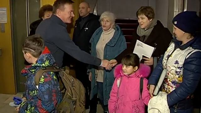 Юные куряне, мечтавшие попасть в Москву, отправились в столицу на самолете смотреть онлайн