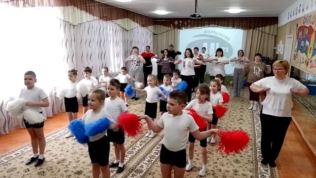 Утренняя зарядка. Детский сад "Тополёк". смотреть онлайн