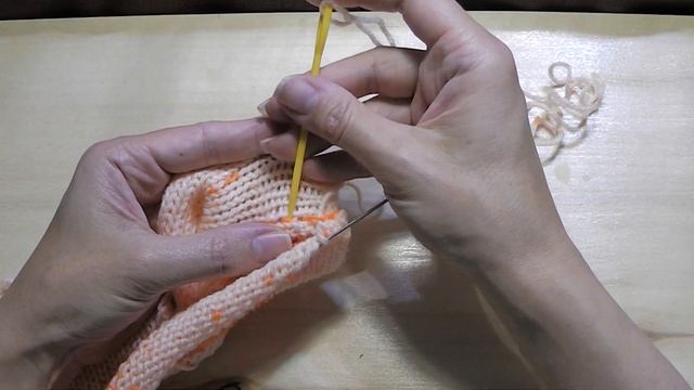 Обработка горловины бейкой на вязальной машине #вязание #машинноевязание #бейка смотреть онлайн