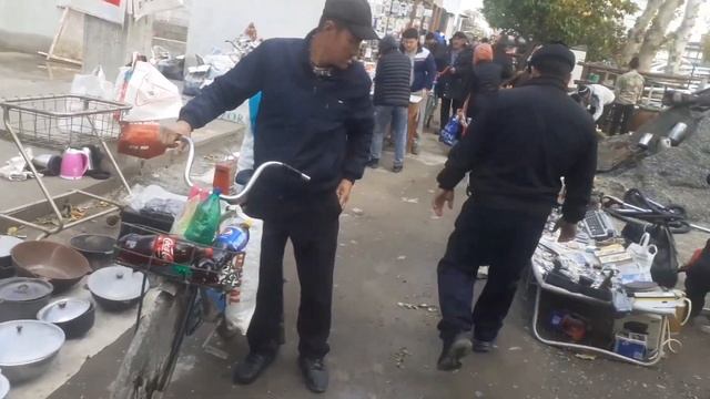 Киргили    барахолка  небольшая часть ...