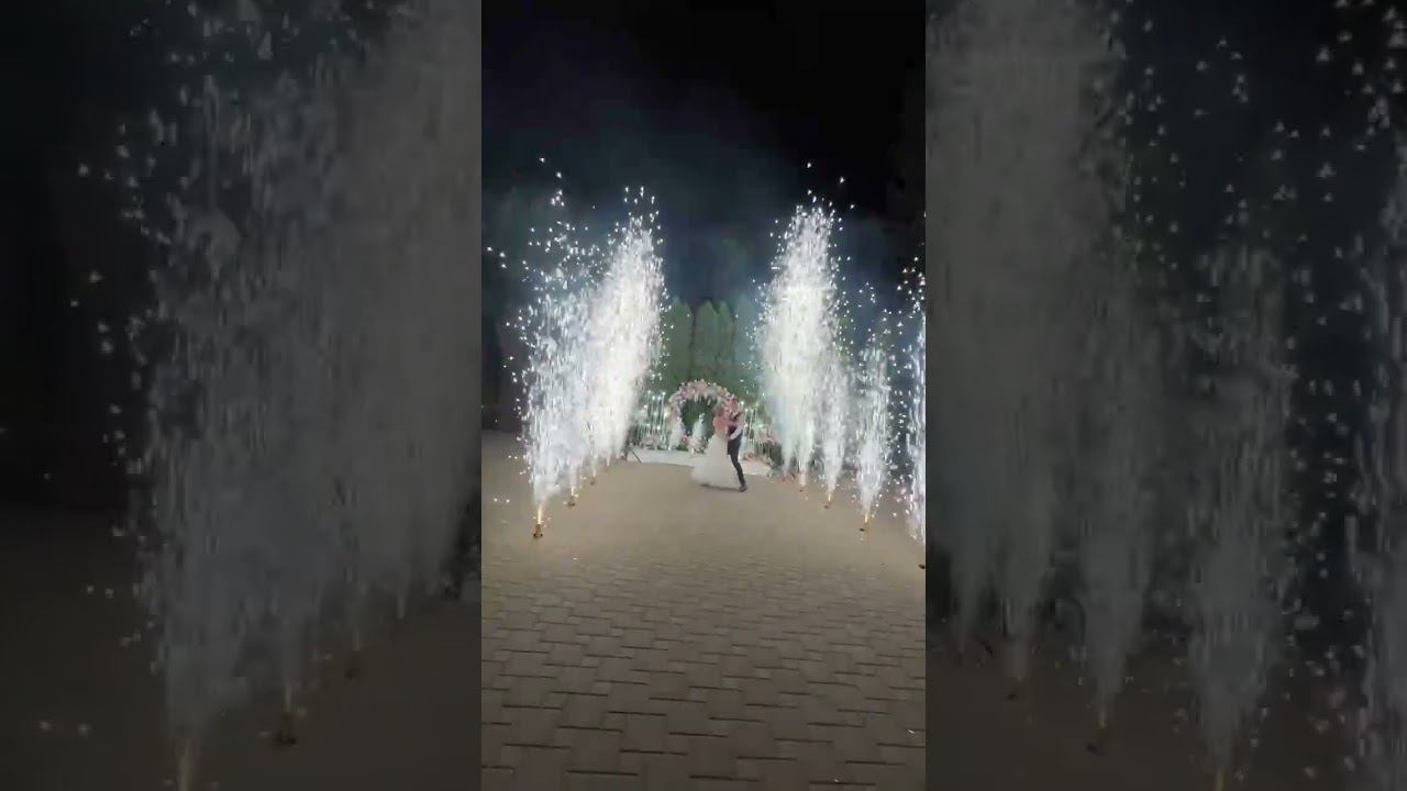 Фейерверк из пышных фонтанов на свадьбу , дорожка, вертушки , вспышки Шодо 06.07.24 смотреть онлайн