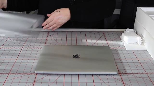 MacBook Pro 2020 13 inch Unboxing смотреть онлайн