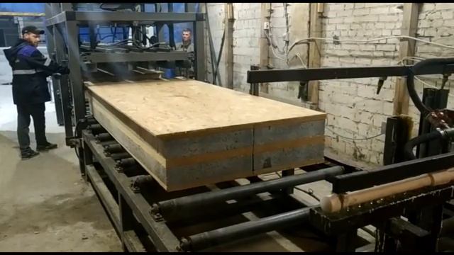 Производство СИП-панелей — прессовка панелей смотреть онлайн