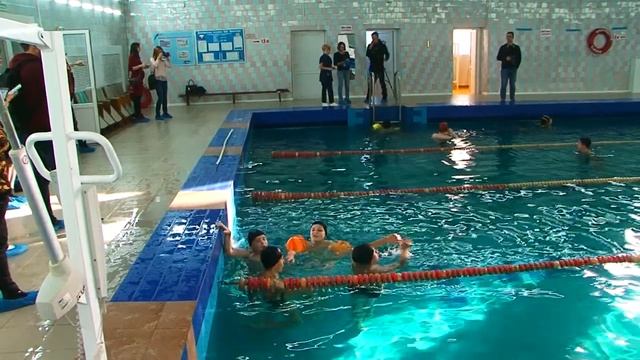 Бассейн в Белогорье открыл двери после ремонта смотреть онлайн