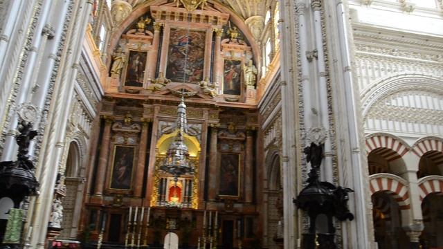 В кафедральном соборе Кордобы, Андалусия, Испания (2) смотреть онлайн