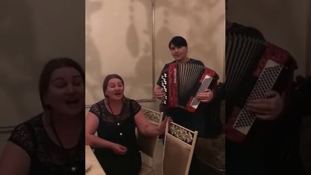 Аварская песня на Баяне Муслимат Абакарова и Барият Магомедова 