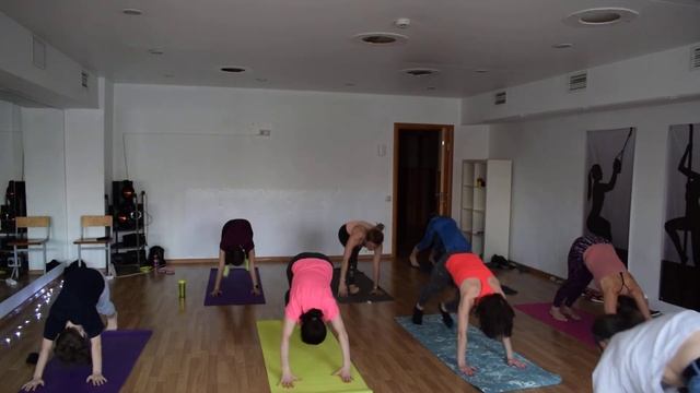 Комплекс Приветствия Солнца (Сурья намаскар). Часть 3 смотреть онлайн