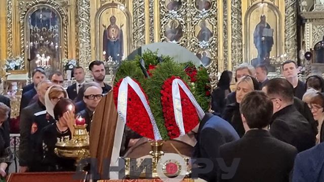 ДИАНА С ТРУДОМ СТОЯЛ У ГРОБА... Шокирующие фото с похорон Петра Кучеренко взорвали сеть! смотреть онлайн