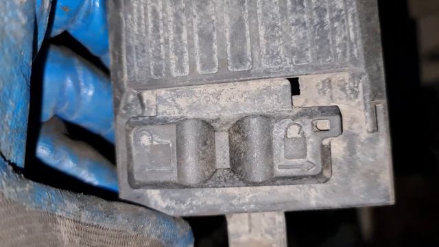 Renault Premium DXI, в поисках проблемы с АПМ, разбираю кран EBS. смотреть онлайн