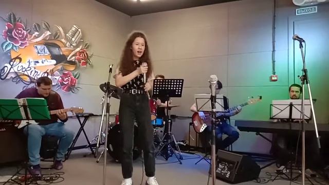 Амалия Мухитдинова и ансамбль " Рок - Бэнд ". смотреть онлайн