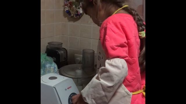 Ксюня TV печём кексы смотреть онлайн