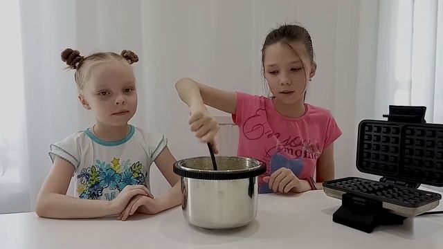 Пока Папа на работе) Делаем Венские вафли смотреть онлайн