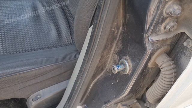 Хруст /скрип салона Рено Логан на кочках. Устранение / ремонт втулок пальцев замка двери. Renault смотреть онлайн