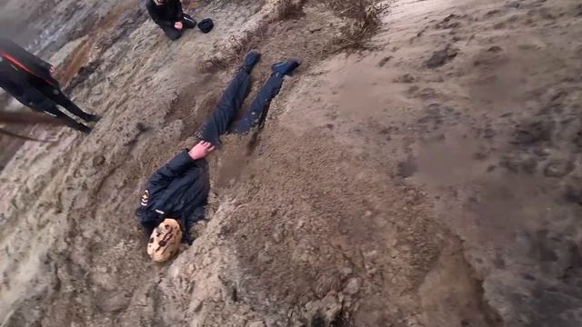 Момент где закапывают моньяка смотреть онлайн