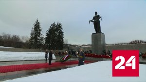 Президент возложил венок к монументу «Мать-Родина» на Пискаревском кладбище - Россия 24