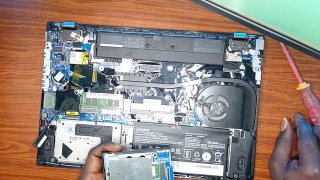 How to open a Lenovo Thinkpad T570 and replace the SSD смотреть онлайн
