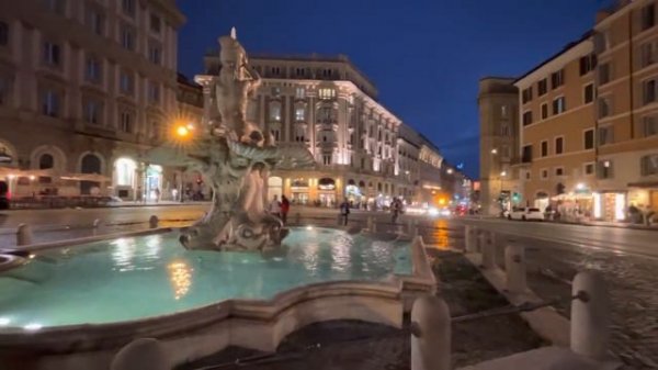 Piazza Barberini e Fontana del Tritone. Roma / Площадь Барберини. Фонтан Тритона. Рим.
