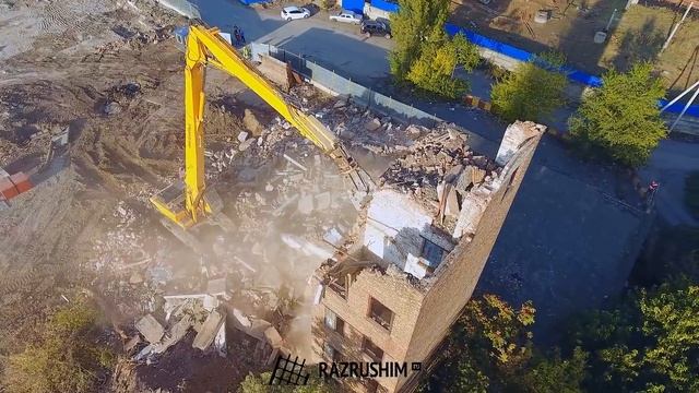 Демонтаж здания пожарной части на территории бывшего завода «Красный Аксай» (г. Ростов-на-Дону) смотреть онлайн