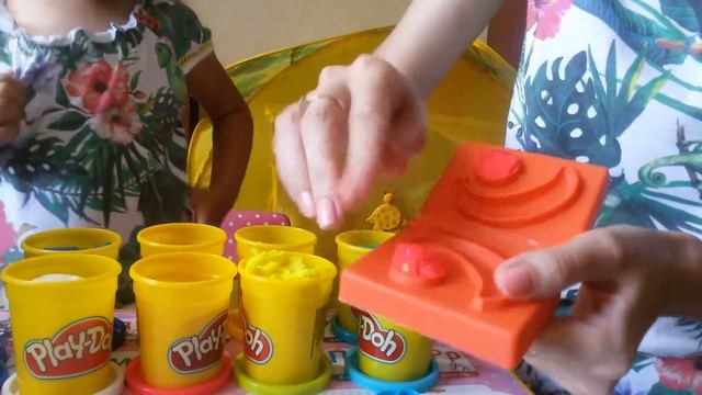 Играем в Play-Doh! Лепим Пироженки, фрукты и кексы смотреть онлайн
