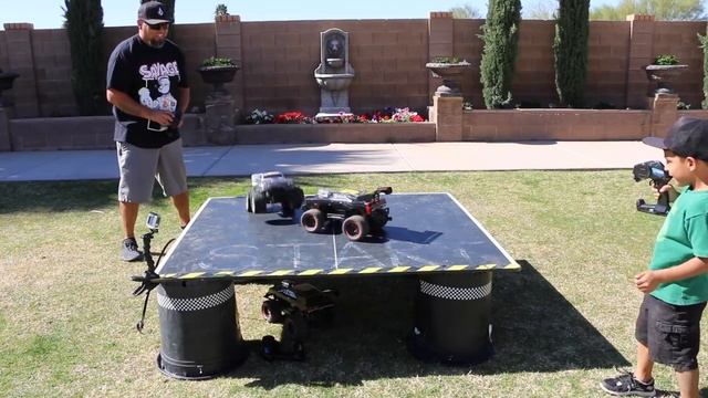 ROYAL RUMBLE with 4 RC CARS/ RC SUMO смотреть онлайн