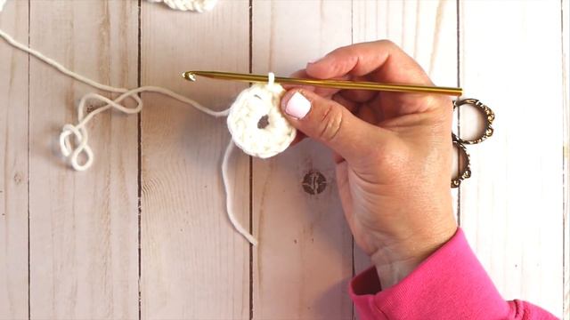EASY CROCHET DOILY or FLOWER // Tutorial! смотреть онлайн