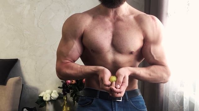 ФИТНЕС ТРЕНЕР: ТЕОРЕТИК против ПРАКТИКА (Разоблачение) смотреть онлайн