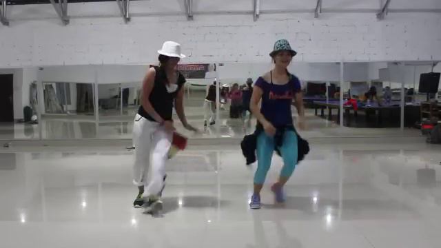 ZUMBA '' THEY DONT CARE ABOUT US BY MICHAEL JACKSON (SALSA) смотреть онлайн