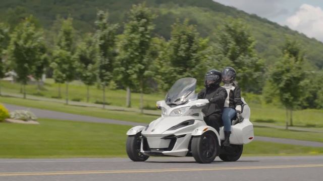 Модельный ряд родстеров Can-Am Spyder 2018 года смотреть онлайн