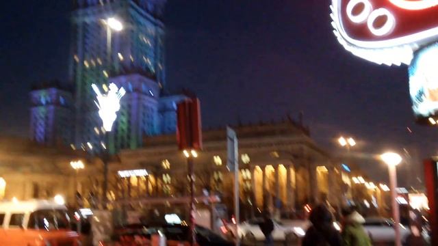 Возле Zlote Tarasy смотреть онлайн