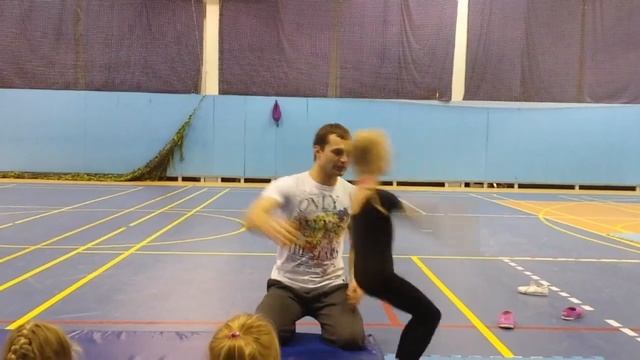 Учимся делать фляк назад. Handspring смотреть онлайн