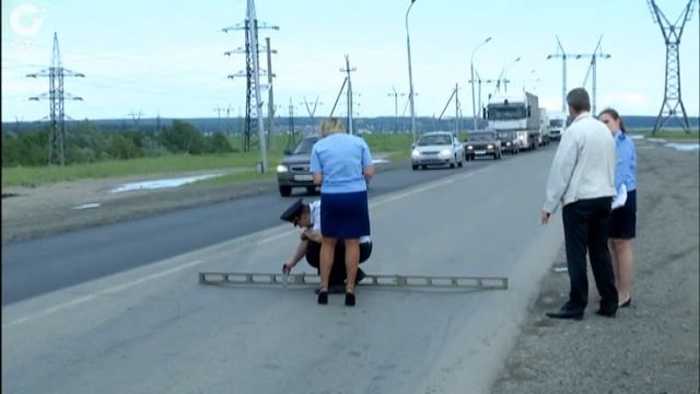 Съезды высокие, колея глубокая. Прокуроры нагрянули с проверкой на дорогу на дамбе Новосибирской ГЭ смотреть онлайн