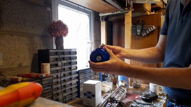 Showing the new Muirhead Adjustable Trumpet/Cornet Practice Mute. смотреть онлайн