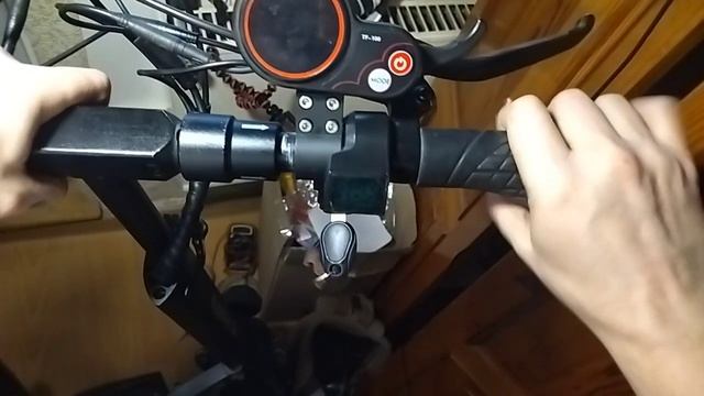 Люфт ручек руля, курок газа Kugoo m4 смотреть онлайн