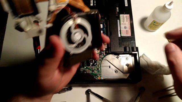 Замена термопасты на ноутбуке Lenovo ThinkPad Edge 15 смотреть онлайн