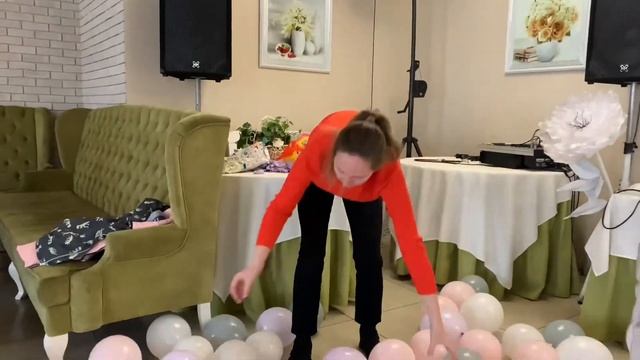 Круглая фотозона на крещение! Как натянуть быстро баннер для фотозоны и гирлянда из шариков легко! смотреть онлайн